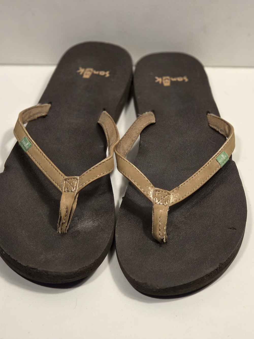 Sanuk Women’s Tan Flip-Flop Sandals - Classic Comfort